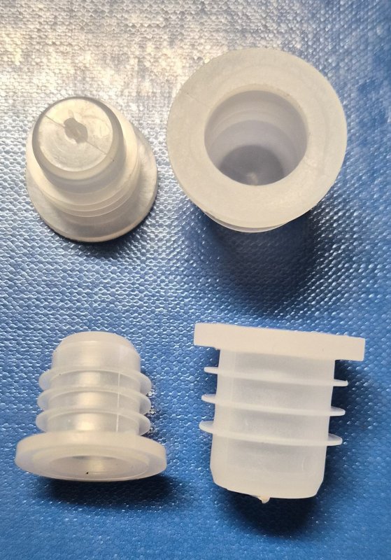 Zátka plastová 18 mm PVC 20 ks